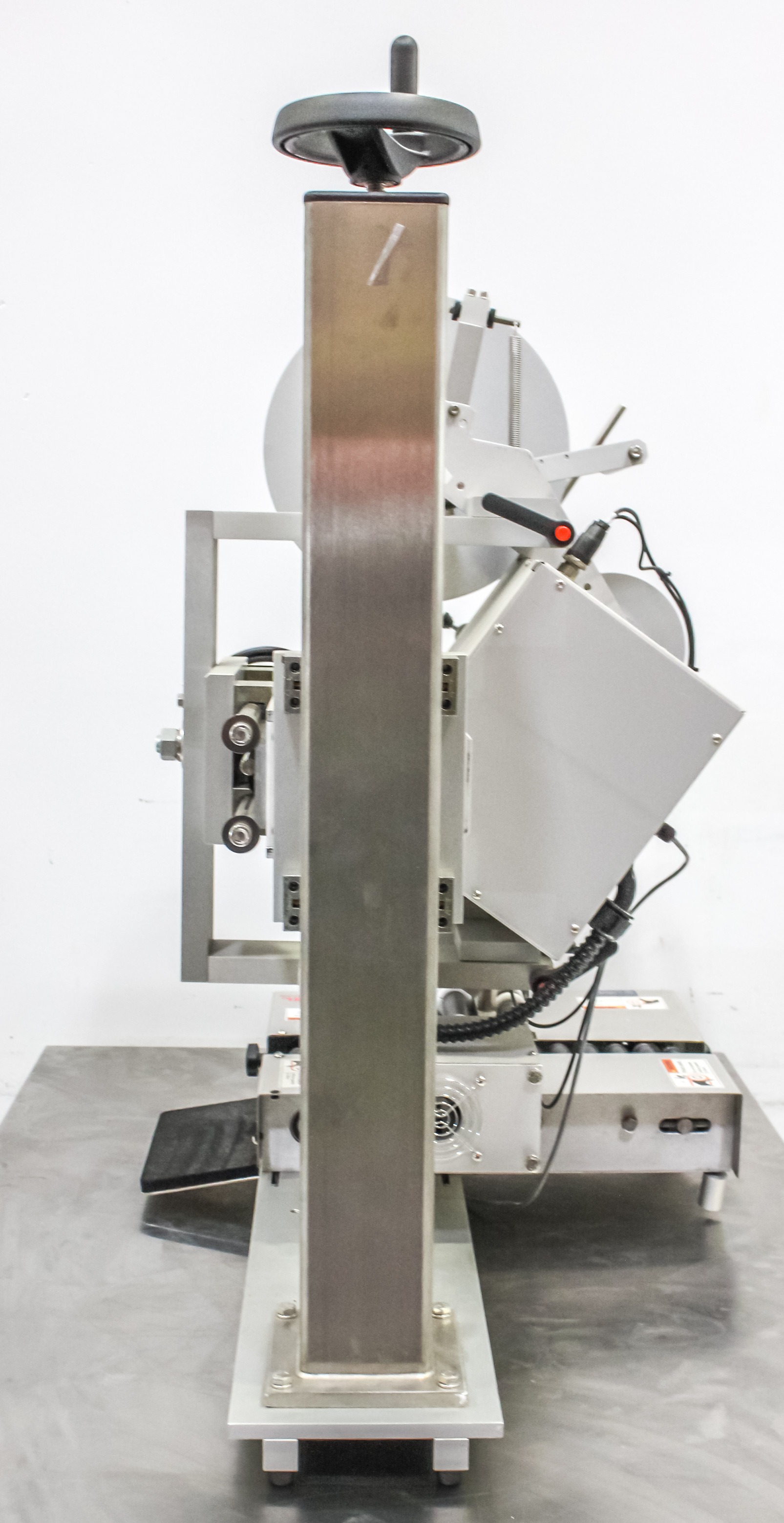 REUZEit Quadrel Labeling Systems T4 Table Top Used Label Applicator