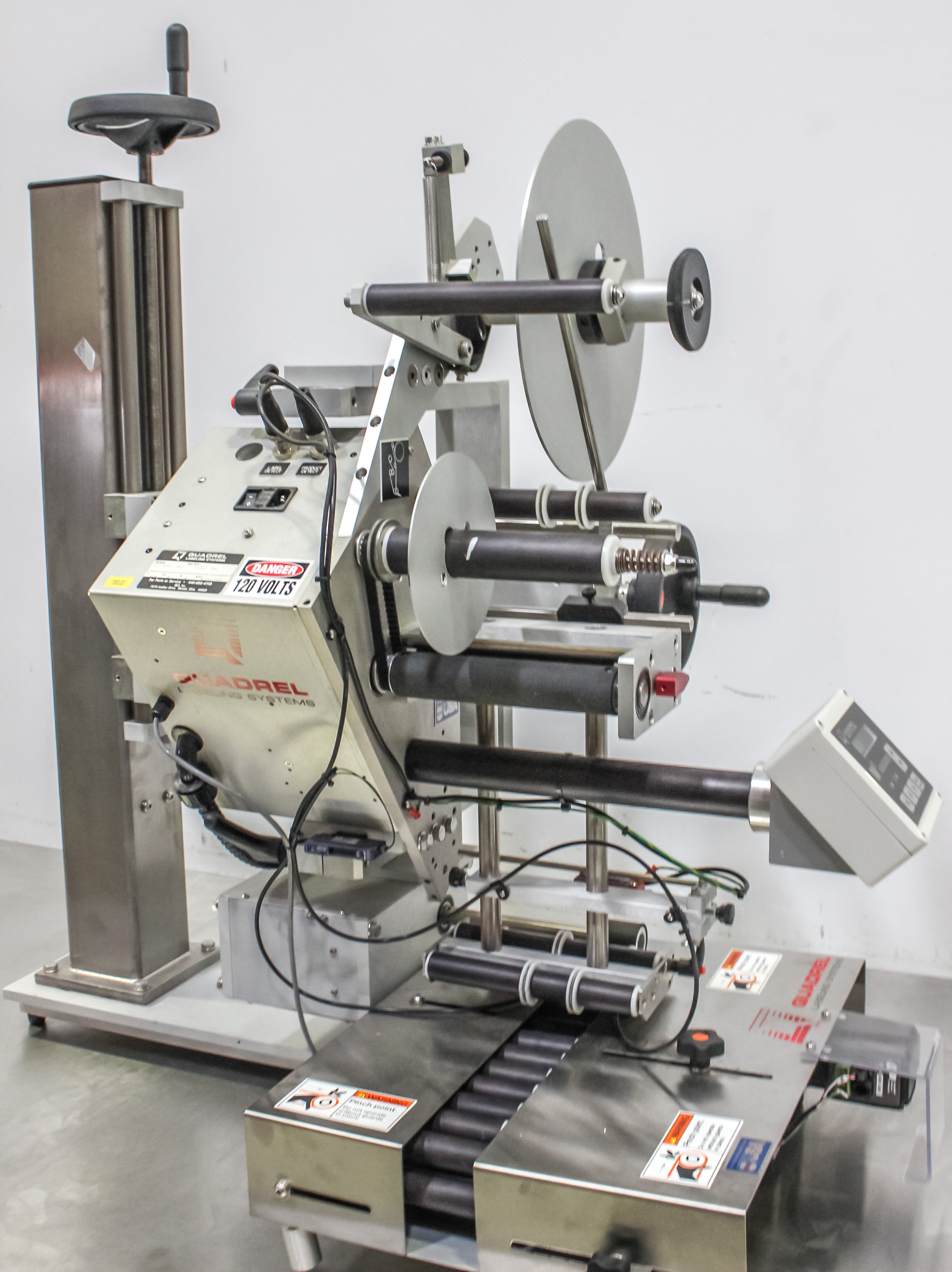 REUZEit Quadrel Labeling Systems T4 Table Top Used Label Applicator