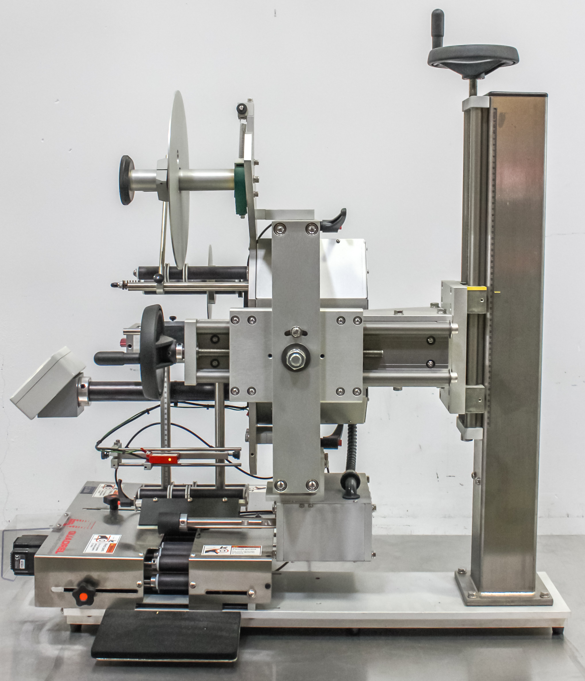 REUZEit Quadrel Labeling Systems T4 Table Top Used Label Applicator
